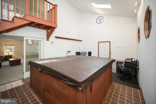 205 FAIRFAX LN, Locust Grove, VA 22508