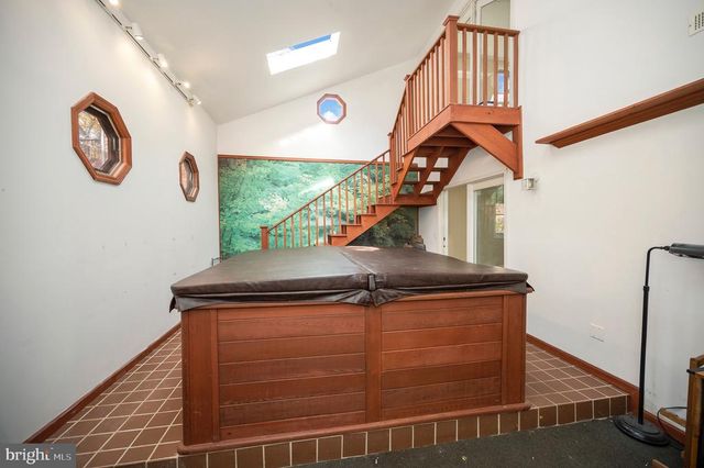 205 FAIRFAX LN, Locust Grove, VA 22508