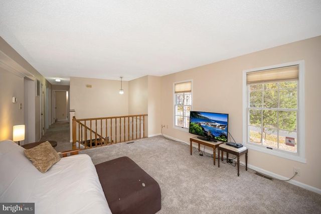 205 FAIRFAX LN, Locust Grove, VA 22508