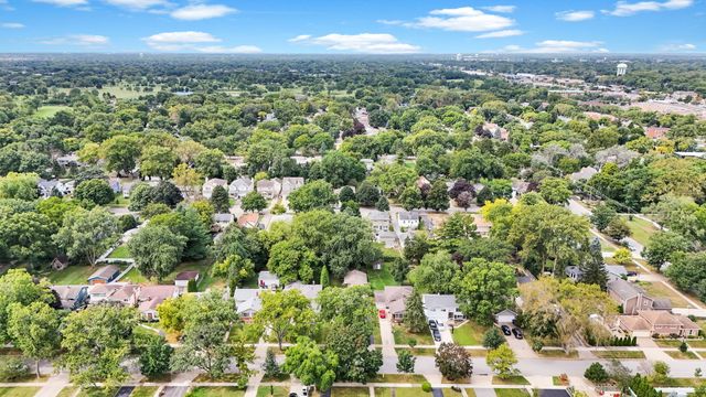 130 S Milton Avenue, Glen Ellyn, IL 60137