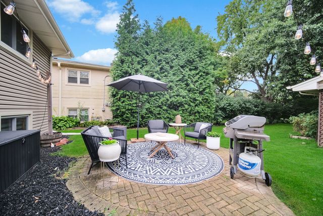 130 S Milton Avenue, Glen Ellyn, IL 60137