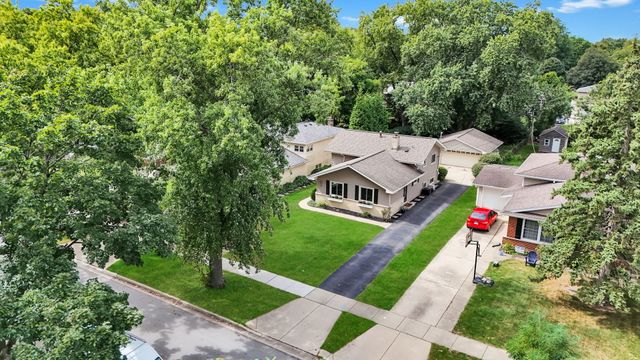 130 S Milton Avenue, Glen Ellyn, IL 60137