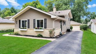 130 S Milton Avenue, Glen Ellyn, IL 60137