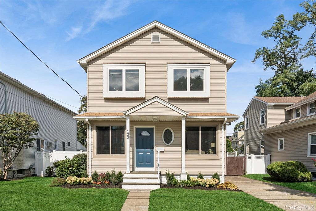 122 Commonwealth Avenue, Merrick, NY 11566 — exterior