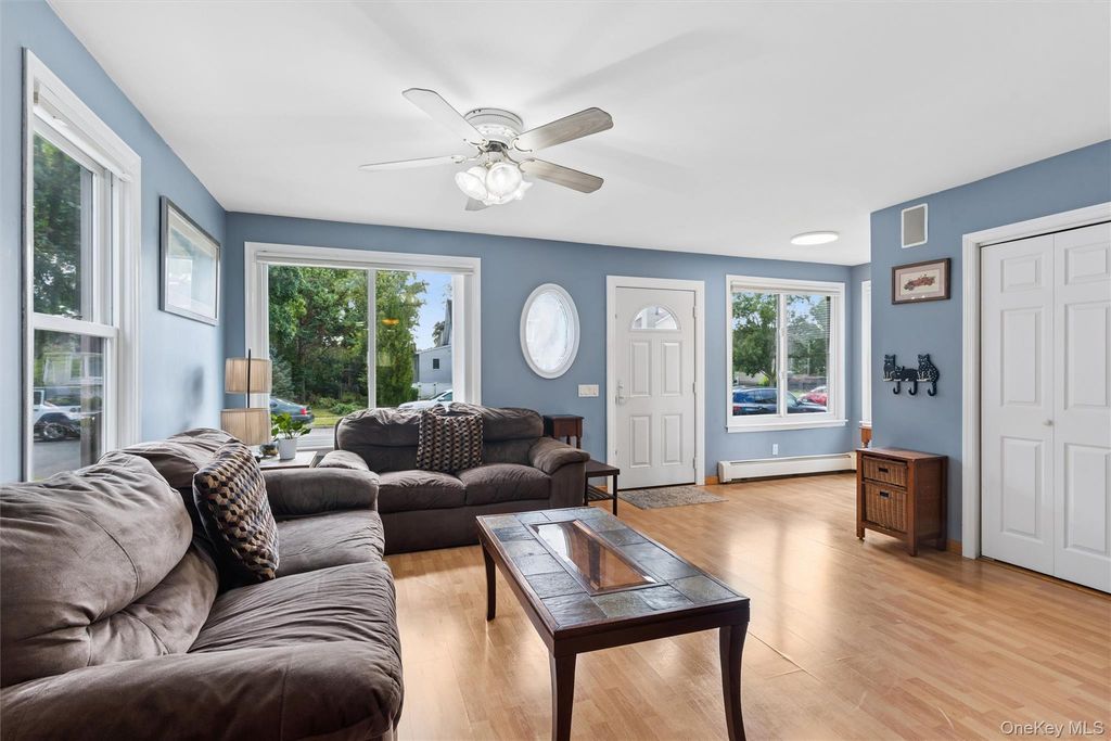 122 Commonwealth Avenue, Merrick, NY 11566 — photo 3