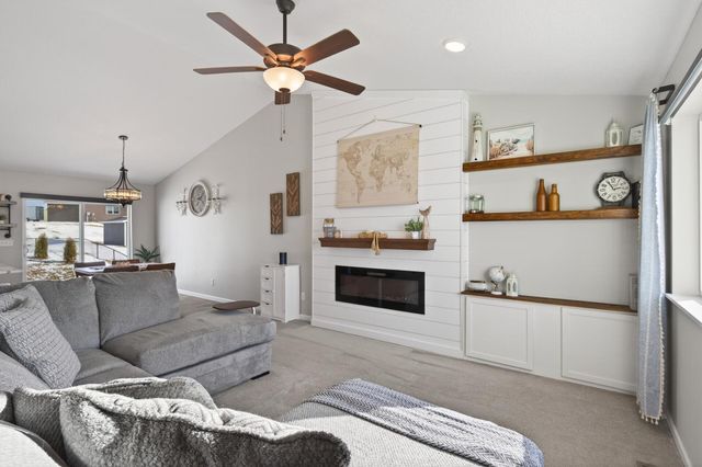 922 Mulberry Avenue NE, Montgomery, MN 56069