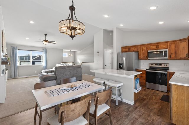 922 Mulberry Avenue NE, Montgomery, MN 56069