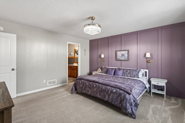 922 Mulberry Avenue NE, Montgomery, MN 56069