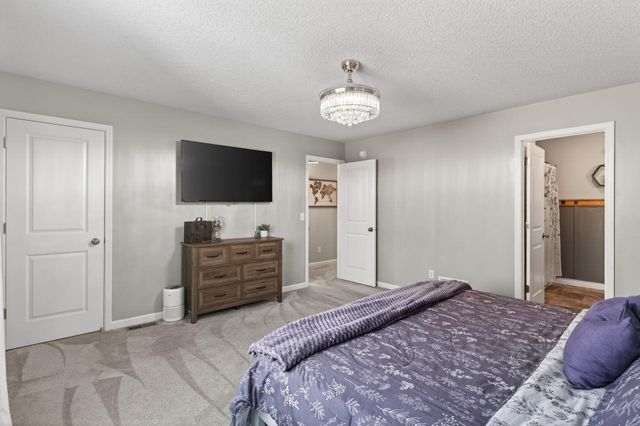 922 Mulberry Avenue NE, Montgomery, MN 56069