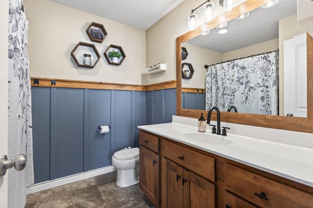 922 Mulberry Avenue NE, Montgomery, MN 56069