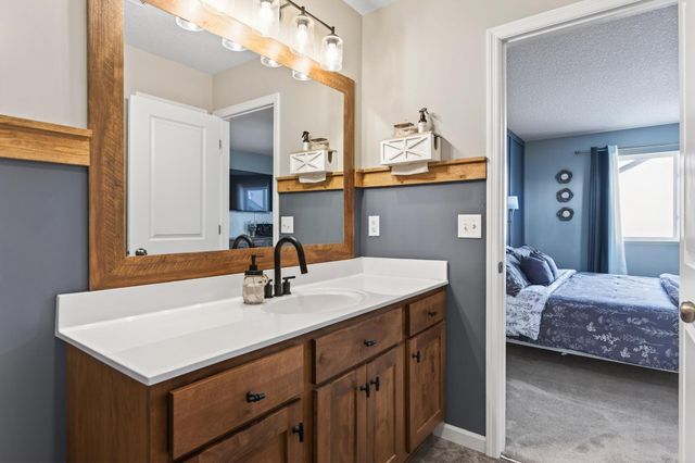 922 Mulberry Avenue NE, Montgomery, MN 56069