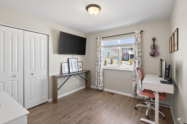 922 Mulberry Avenue NE, Montgomery, MN 56069