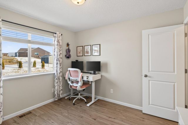 922 Mulberry Avenue NE, Montgomery, MN 56069