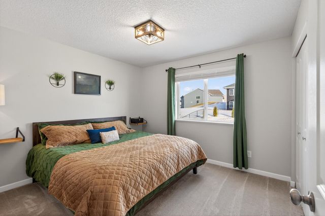 922 Mulberry Avenue NE, Montgomery, MN 56069