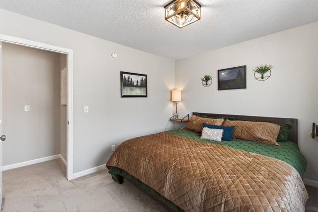 922 Mulberry Avenue NE, Montgomery, MN 56069