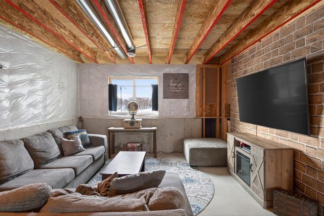 922 Mulberry Avenue NE, Montgomery, MN 56069