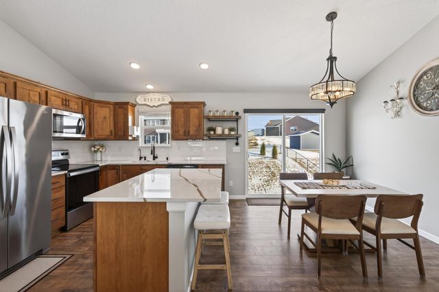 922 Mulberry Avenue NE, Montgomery, MN 56069