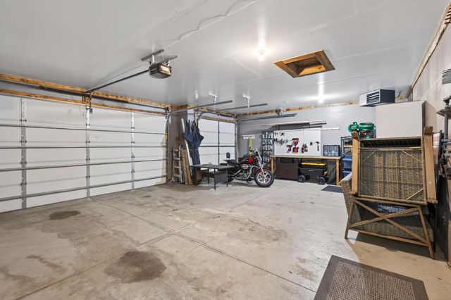 922 Mulberry Avenue NE, Montgomery, MN 56069