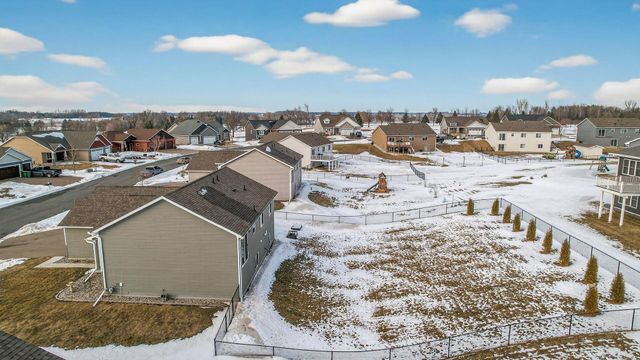 922 Mulberry Avenue NE, Montgomery, MN 56069