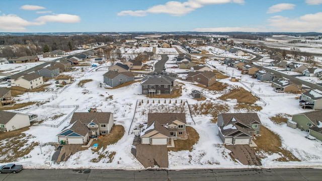 922 Mulberry Avenue NE, Montgomery, MN 56069