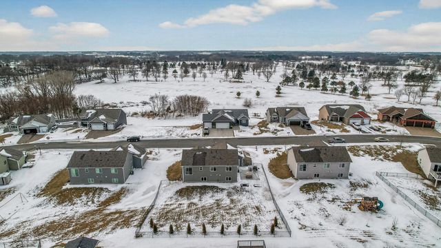 922 Mulberry Avenue NE, Montgomery, MN 56069