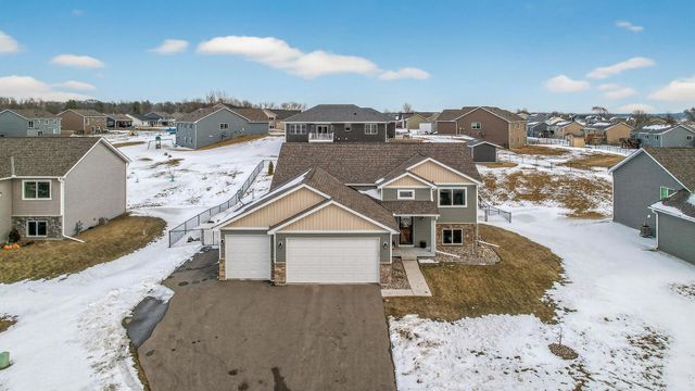 922 Mulberry Avenue NE, Montgomery, MN 56069
