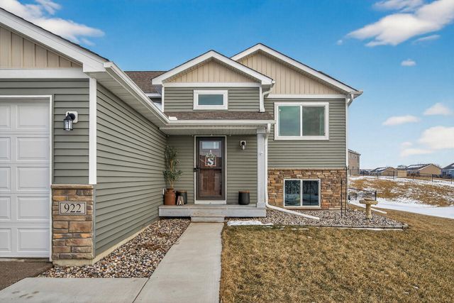 922 Mulberry Avenue NE, Montgomery, MN 56069