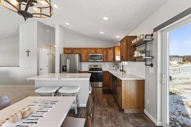 922 Mulberry Avenue NE, Montgomery, MN 56069