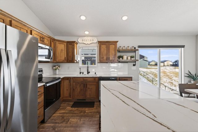 922 Mulberry Avenue NE, Montgomery, MN 56069