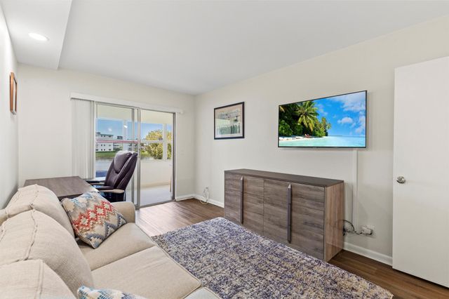2069 Guildford D, Boca Raton, FL 33434