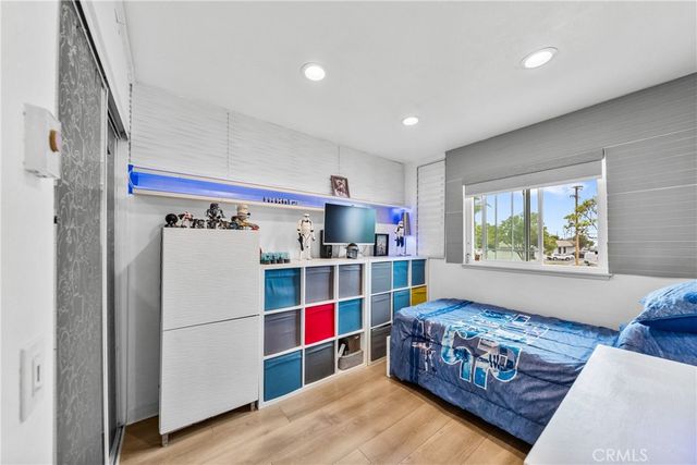 2921 S Sycamore St E, Santa Ana, CA 92707