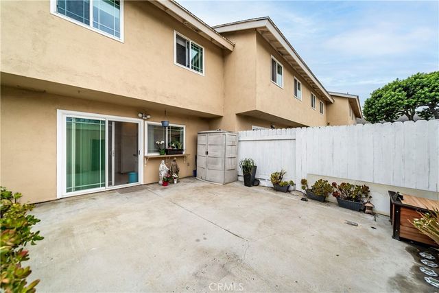 2921 S Sycamore St E, Santa Ana, CA 92707