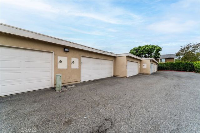 2921 S Sycamore St E, Santa Ana, CA 92707