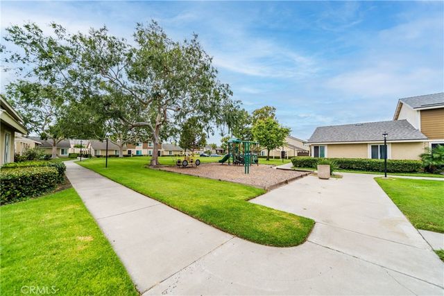 2921 S Sycamore St E, Santa Ana, CA 92707