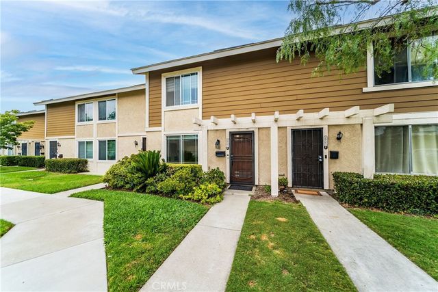 2921 S Sycamore St E, Santa Ana, CA 92707