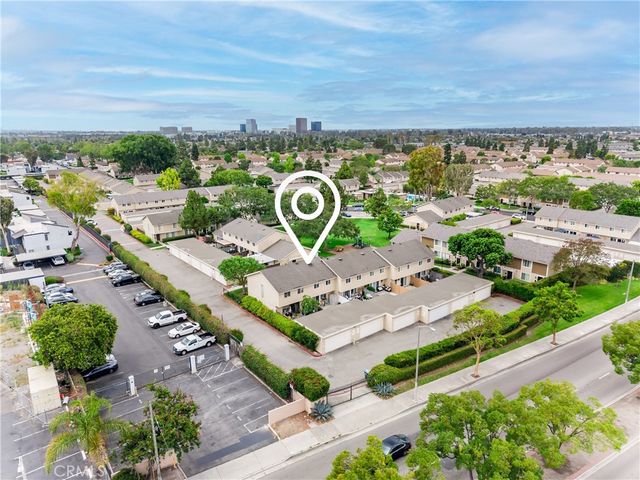 2921 S Sycamore St E, Santa Ana, CA 92707