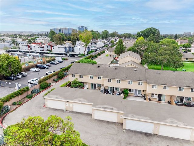 2921 S Sycamore St E, Santa Ana, CA 92707