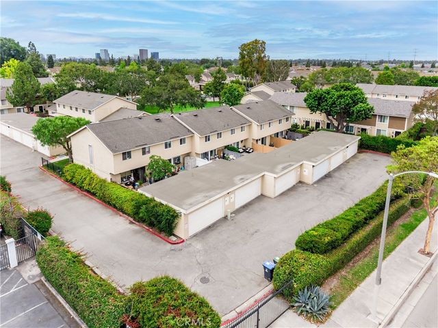 2921 S Sycamore St E, Santa Ana, CA 92707