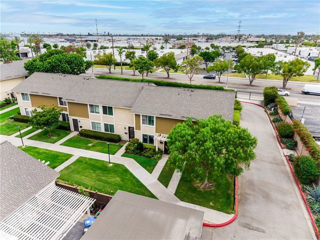 2921 S Sycamore St E, Santa Ana, CA 92707