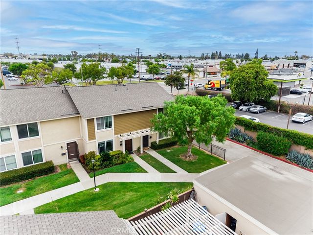 2921 S Sycamore St E, Santa Ana, CA 92707
