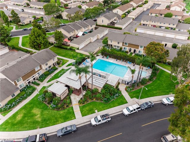 2921 S Sycamore St E, Santa Ana, CA 92707