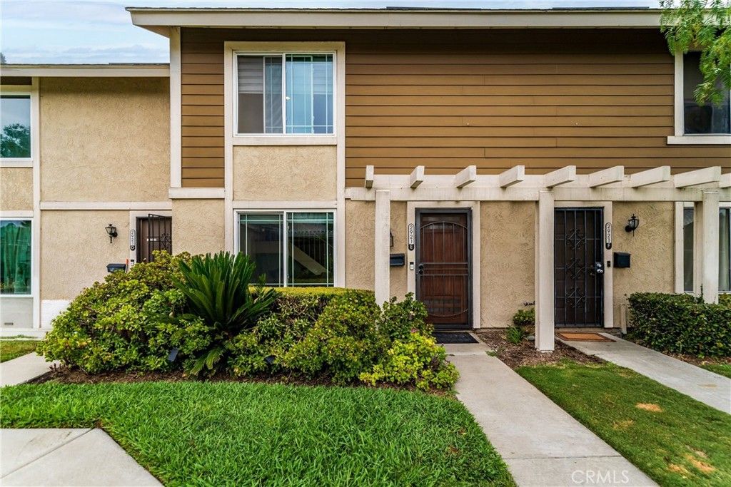 2921 S Sycamore St E, Santa Ana, CA 92707