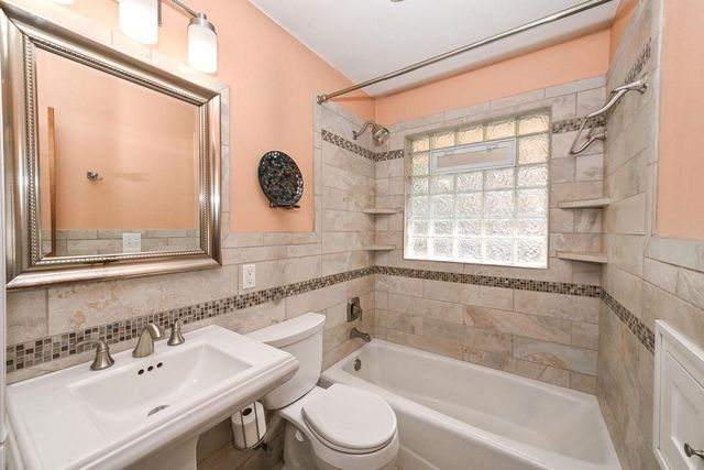 7817 W Mt Vernon AVENUE, Milwaukee, WI 53213
