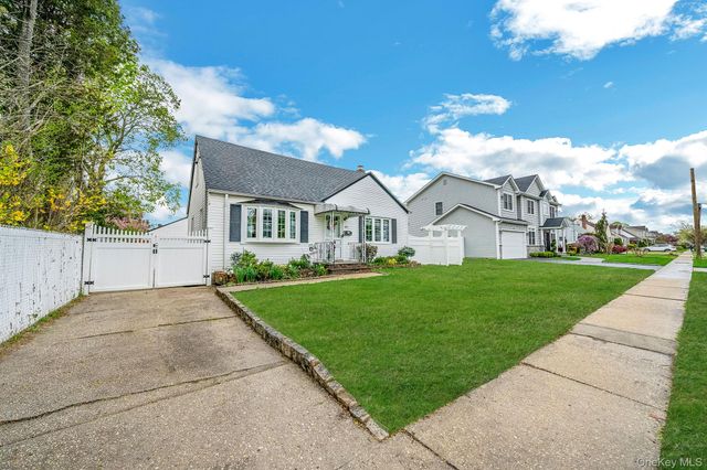 147 Ontario Avenue, Massapequa, NY 11758