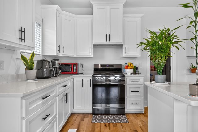 28 Harding Rd, Leoma, TN 38468