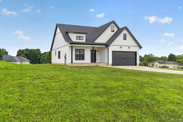 28 Harding Rd, Leoma, TN 38468