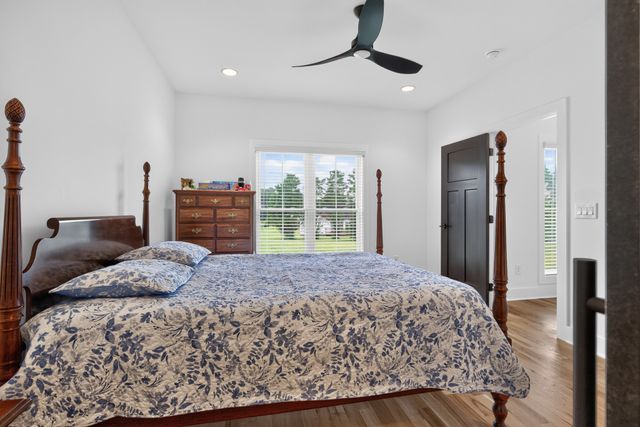 28 Harding Rd, Leoma, TN 38468