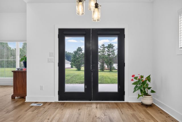 28 Harding Rd, Leoma, TN 38468