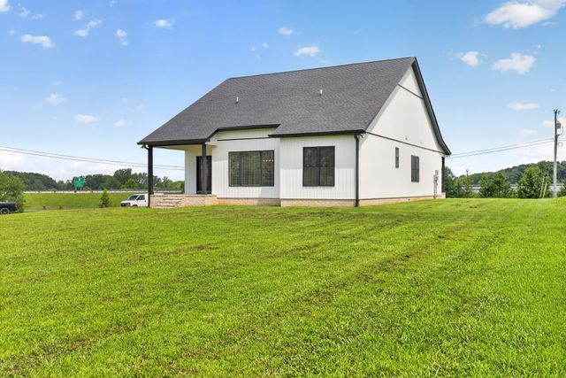 28 Harding Rd, Leoma, TN 38468