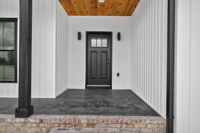28 Harding Rd, Leoma, TN 38468